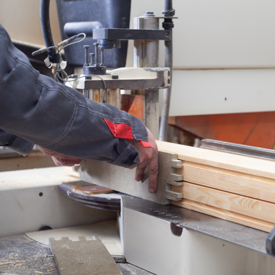 Weiße Haustür mit mattem Glas